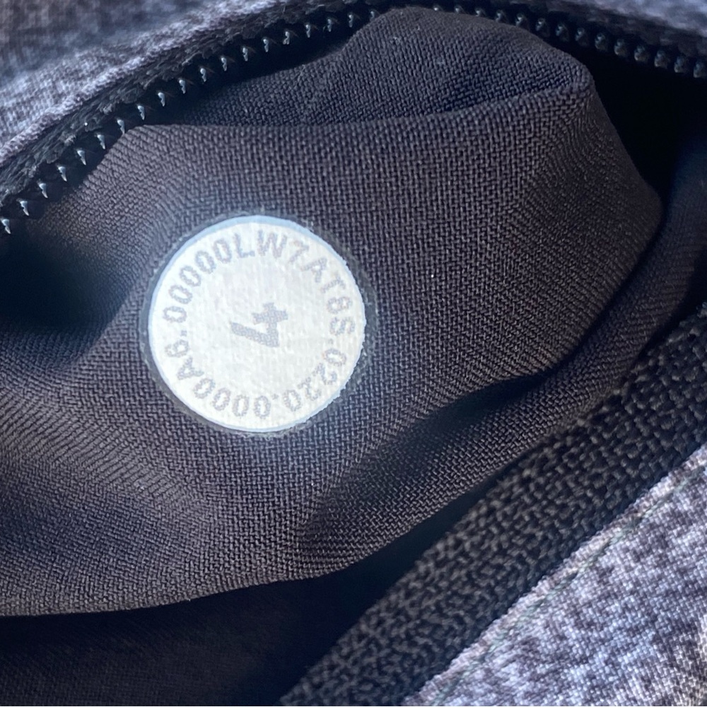 Lululemon Tracker Short V 4" in Heather Lux Multi Black ~ Size 4 - Picture 8 of 8